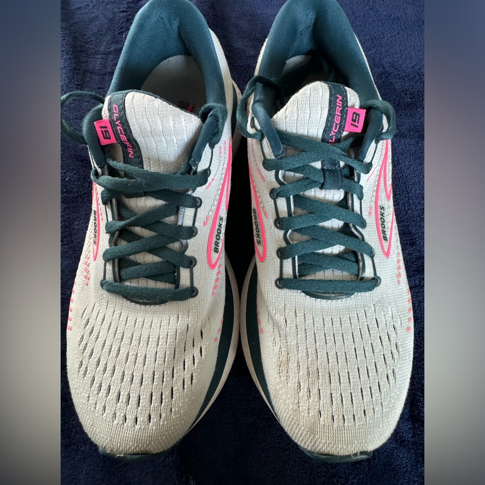 Women’s Brooks Shoes